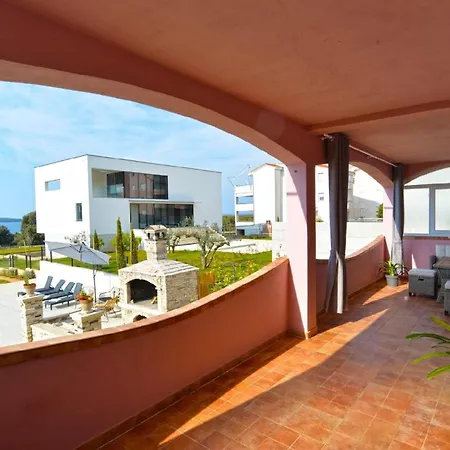 Apartment Fuer 8 Personen Ca 95 Qm In Stinjan, Istrien Istrische Riviera *