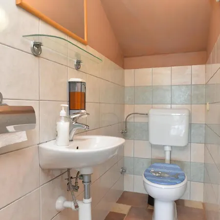 Apartment Fuer 8 Personen Ca 95 Qm In Stinjan, Istrien Istrische Riviera *